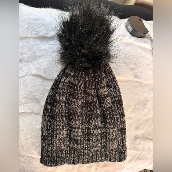 Beanie With BIG Pom Hat, Thermal/Mixed Color Grey, black New - Picture 5 of 15